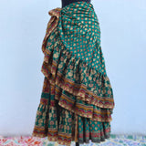 Falda de Seda Con 25 Yardas - Con detalle*